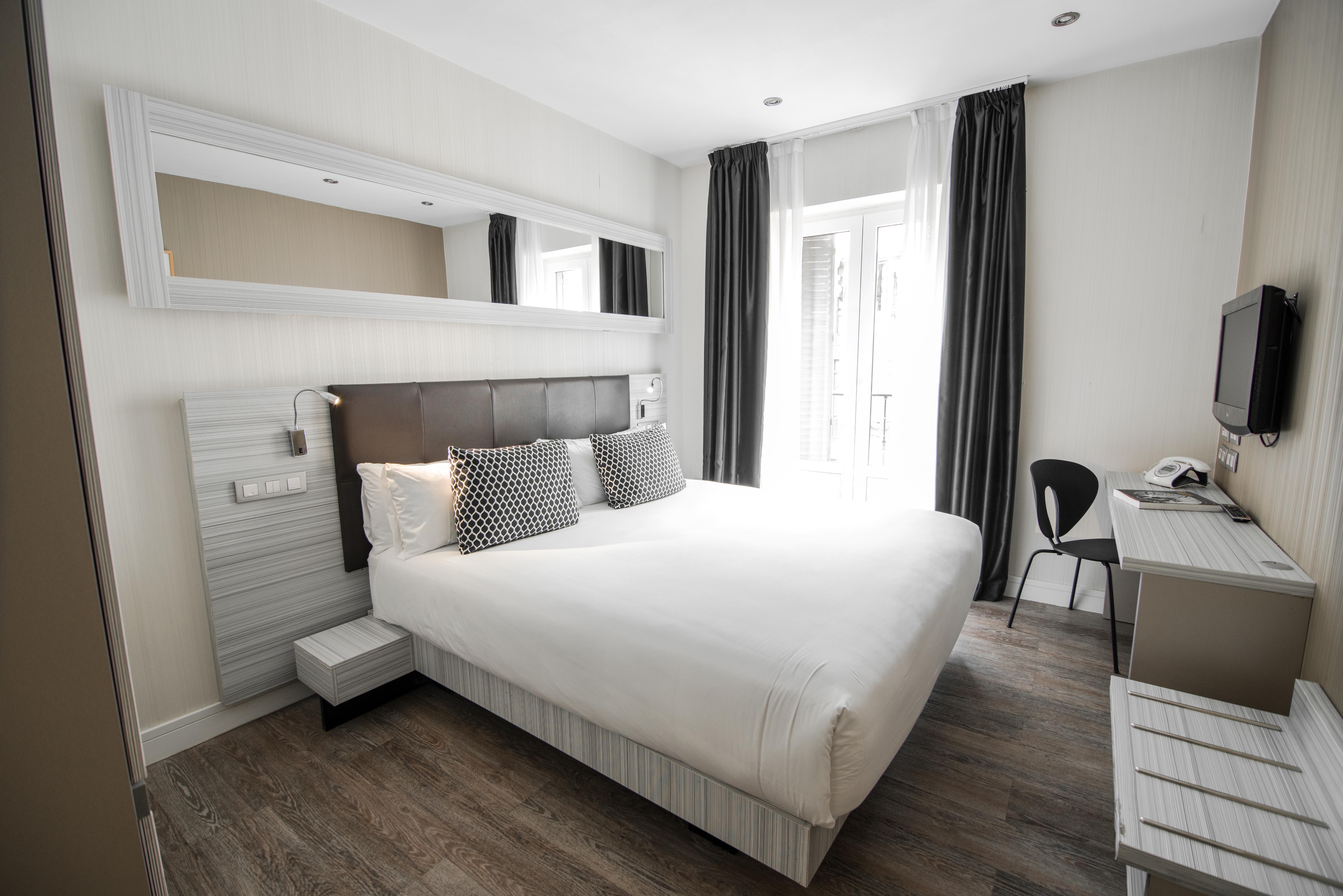 Petit Palace Puerta Del Sol Madrid Extérieur photo