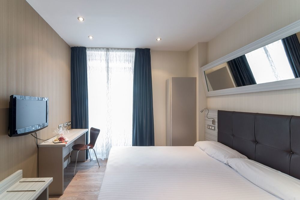 Petit Palace Puerta Del Sol Madrid Extérieur photo